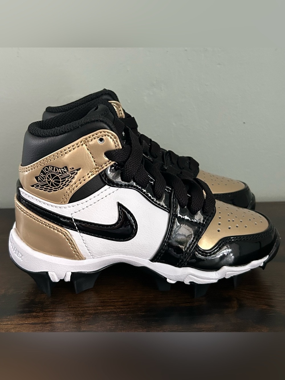 Air Jordan 1 Mid Youth Cleat Gold Size 10C Youth HF6883-701